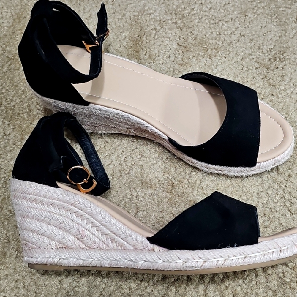 Black wedge heels